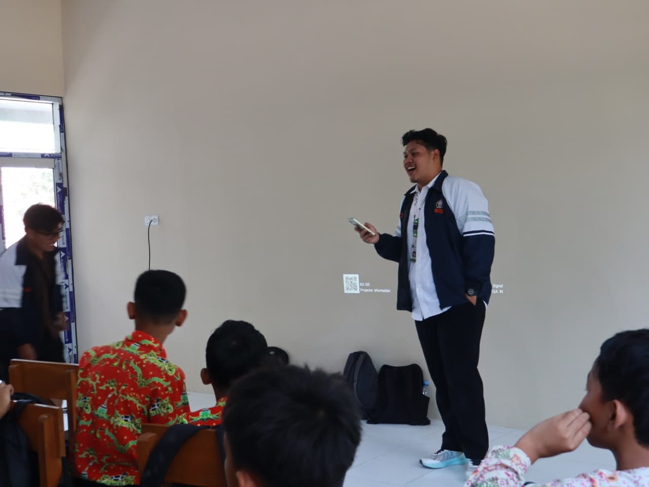 Mahasiswa KKN Undip Ajarkan Literasi Keuangan Sejak Dini Melalui Konsep Keinginan vs Kebutuhan